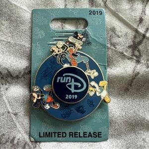 Disney | NWT RunDisney Spinner Pin